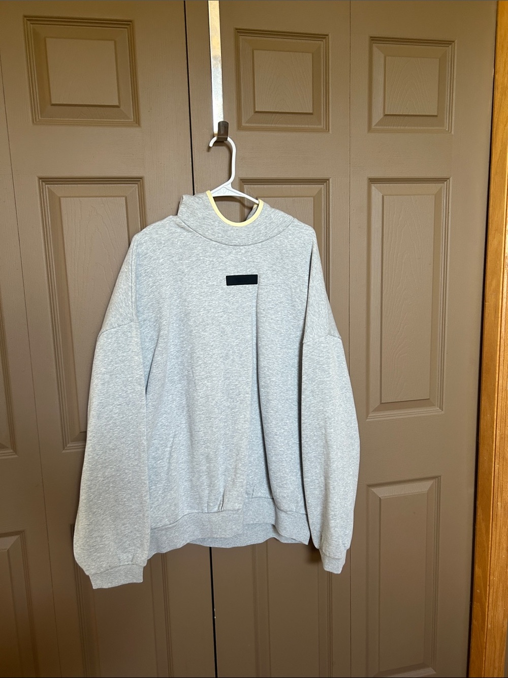 Men's Large ESSENTIALS Crewneck Pullover Sweater - Light Gray